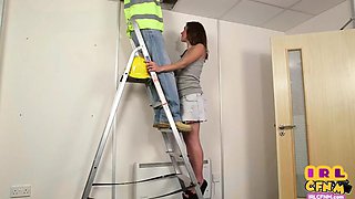 Horny CFNM babe cocksucking lucky worker