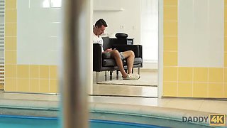 Daddy4k. sesso con dopo la piscina