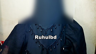 A Burqa-clad Girl From Saudi Arabia Comes to the House to Fuck for Money.