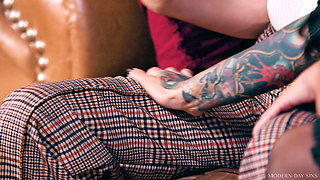 Modern-day Sins - Aiden Ashley Learns to Squirt & Scissor From Hot Lesbian Sex Therapist Lily Lane!