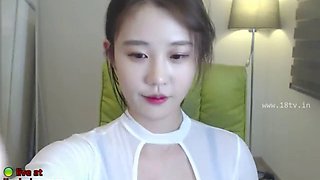 korean sexy teen in heels shows her body
