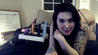 amateur aariana4u fingering herself on live webcam