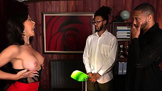 LEGENDARYX Fucking for the job with Cherie DeVille