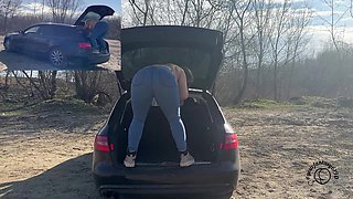 Car Quake: Bouncing Beauty in Motion