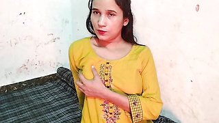 Naukrani ko pure kapde utar kar malik ne choda