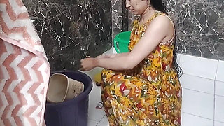 Sister in law ka big bobs bathroom me dekh liya