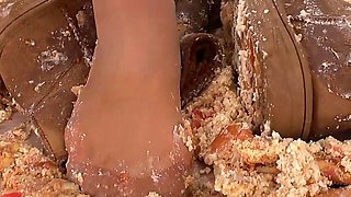 An Komatsu Crushes Your Dinner in Boots and Rubs It Like It’s Your Face!