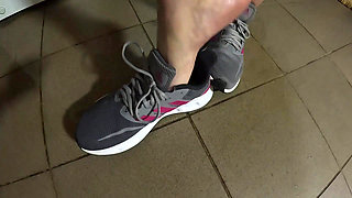 Cameltoe MILF Dances, Teases & Pees in Her Jeans - Wet Fetish Fantasy 335