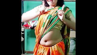 Indian hot Milf aunty vs hot teen!! Indian sex with hindi audio, Indian dessi big boobs bhabhi xxx