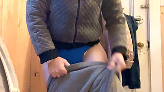 Pissing Small Pussy Hairy in the Moring