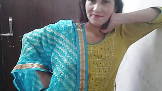 Cute school girl ka uniform utaar kar bathroom me pakad ke pel diya