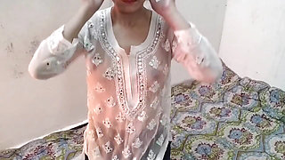 Bhabhi ko gandi video dikha kar step sister ke samne pel diya