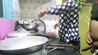 Josh Me Aake Bhabhi Ki Kitchen me kari chudai
