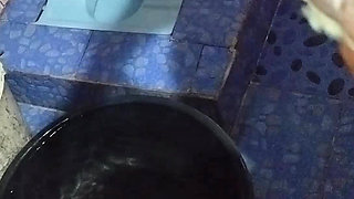 Bhabhi ka aaj Nahate hue video banaa liya