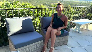 Amanda really likes our Apollo... - Jacquie et Michel TV