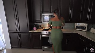 Omg Stepmom Gets Massive Facial - Lexis Star