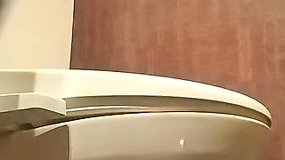Japanese MILF Peeing