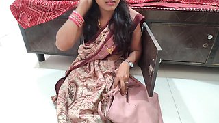 Desi Bhabhi masturbated her lover's dick and fucked his pussy