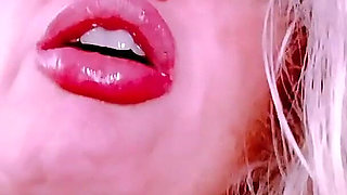 Stepmommy's Cum Sharing Is Caring