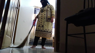 Gujarati Sexy Aunty Fucking the Bra Seller Inside the House!
