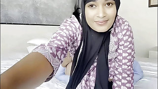 Hijabi Girl Fatima First Time Sex in Hotel with Boyfriend