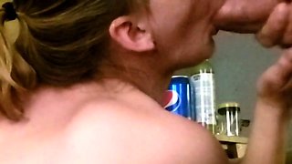 Deutsche MILF gibt Geburtstag Blowjob berrascht!