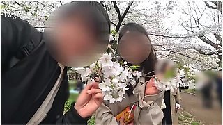 個人撮影smシリースおうちに帰ってきた彼女をいきなり目隠し&拘束しておっはいを舐めまくる素人カッフル動画japanese Amateur Hentai 日本人ハイハン色白美少女