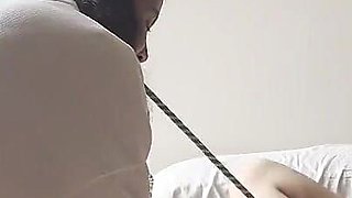 Dos Chicas Lesbianas Hacen Una Lucha Femenina En Con Las Manos Amarradas Con Cuerdas