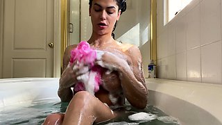 Amateur brunette teen in solo