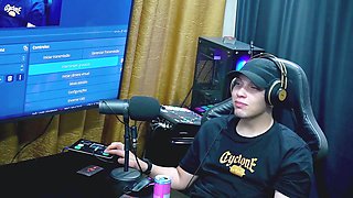 Ruan showed his penis to Renatinha Mello, she loved his penis and balls, did they hook up? - Podcast Pápum no Barraco!