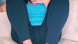 Big boob brunette masturbates on webcam