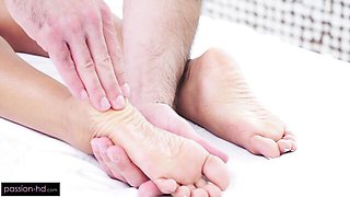 Spicy as hell doll Isabella Jules is enjoying dick-riding so much