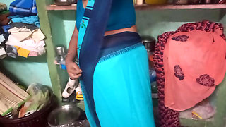 Indian aunty saree changing porn video