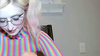 Small Tit Babe Fucking Machine On Webcam