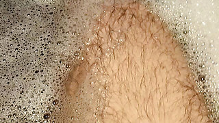 Self pee I'm bath