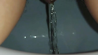 Housewife Pissing