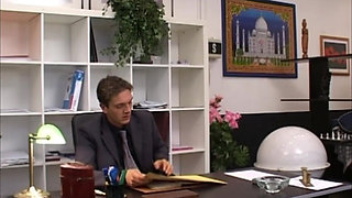 The Secretary Is Late to Make Amends and Gets Fucked by the Boss.