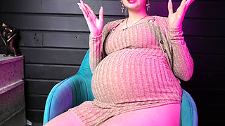 Pregnant Boss Makes Her Best Worker Feeling Good