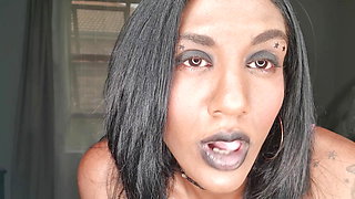 Desi slut dirty talking while playing, displaying her tongue and soft lips