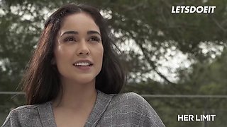 Big Booty Latina Is Ready For Outdoor Anal Fucking - Ginebra Bellucci And Christian Clay