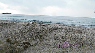 Teen Girl Masturbate on the Beach
