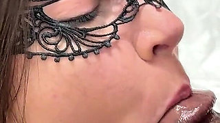 Lunah Luxx Meets Mr Majic