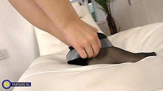 Thick Masturbating British Milf Keira With Her Big Tits Loves To Get Her Big Shaved Pussy Wet - MatureNl