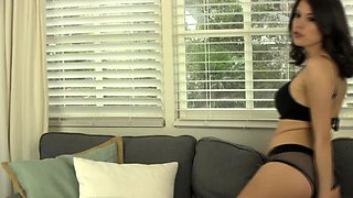 Amateur Webcam Teen Flashes Masturbates