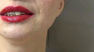 Wanilianna Pissing and Consuming Golden Shower