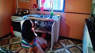 Horny Woman Seduces The Plumber