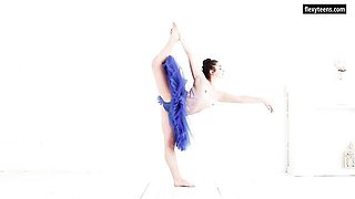 Flexy Teens featuring doxie's amateur action