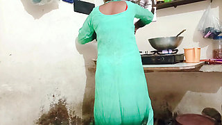 Bihari Sanjana bhabhi ready hoke boyfriend se mile ja rahi hai xxx desi sexy video full hd sex