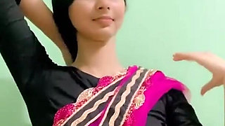 Desi Girl in Desi Dress Showing Her Tits