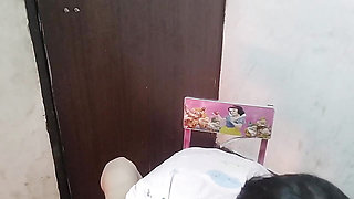 Cute step sister soyi hui tabhi jakar pel diya